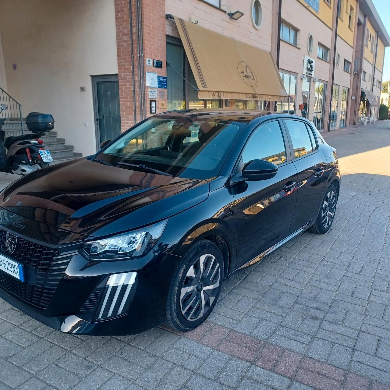 52778km COME NUOVA PEUGEOT 208 .12 NEOPATENTATI