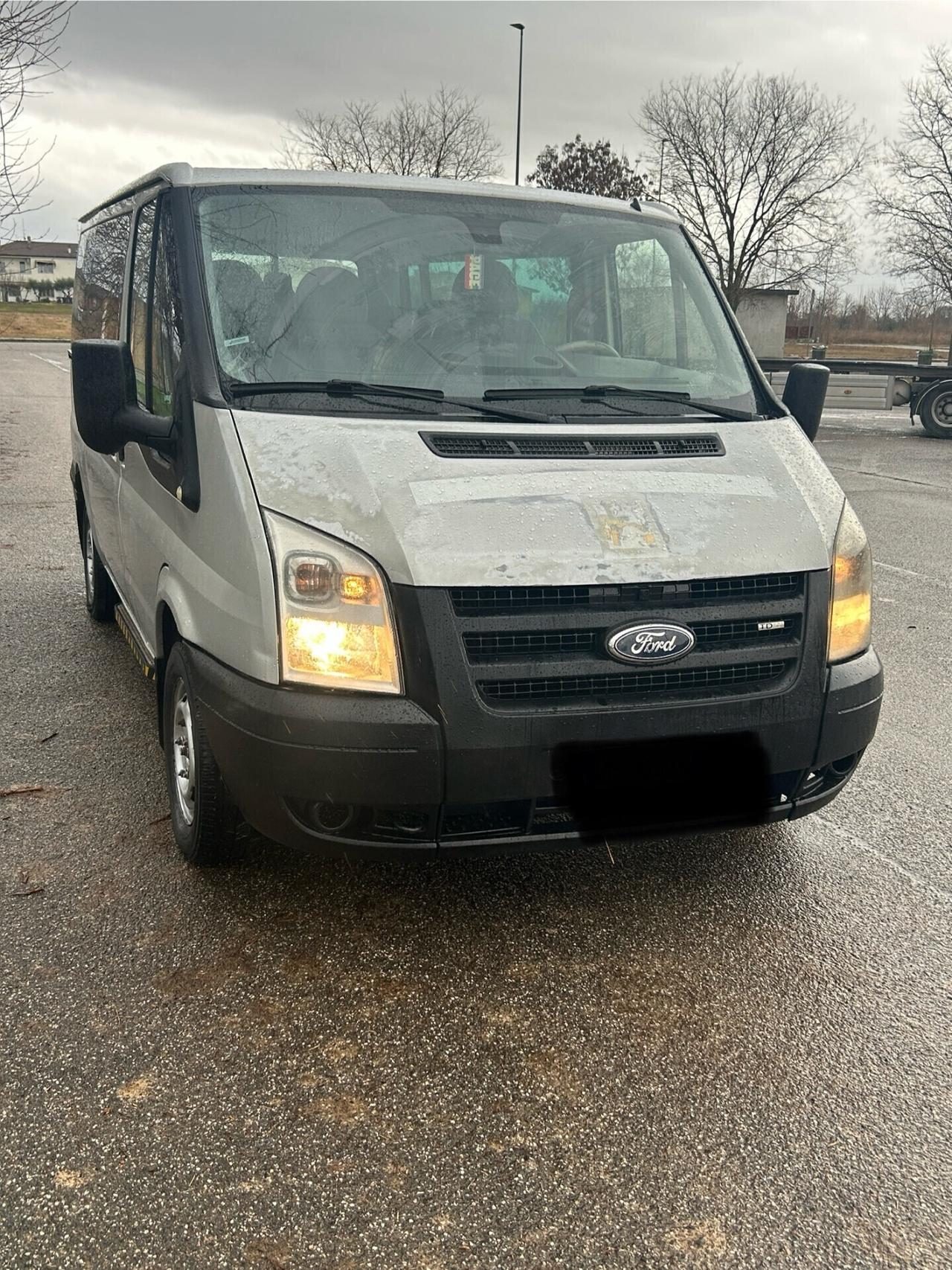 Ford Transit pulmino 9 posti con pedana