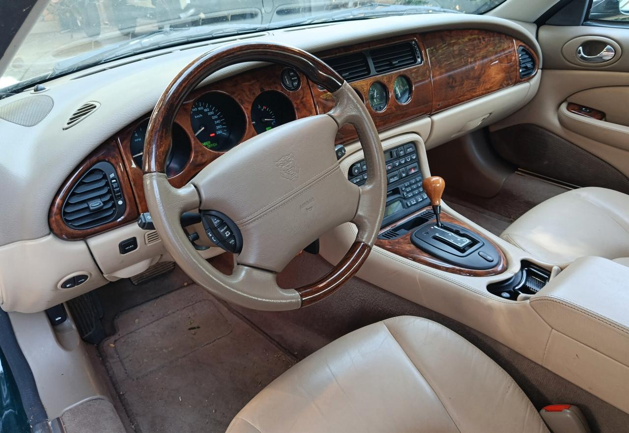 Jaguar XK XK8 4.0 Coupé