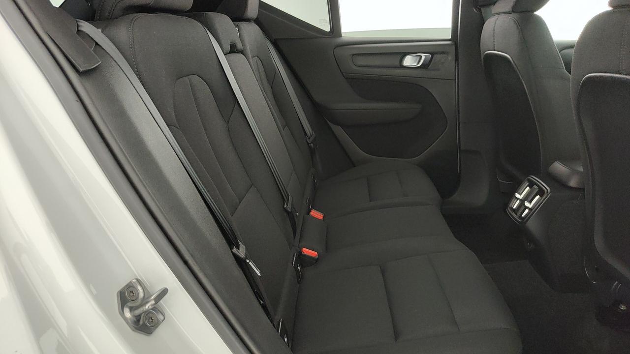 VOLVO XC40 - XC40 2.0 d3 Momentum awd geartronic