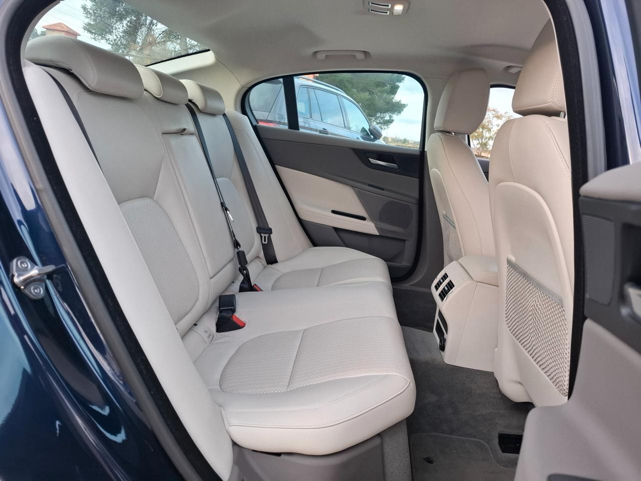 Jaguar XE 2.0 D 180cv *SOLO 23.000 KM*