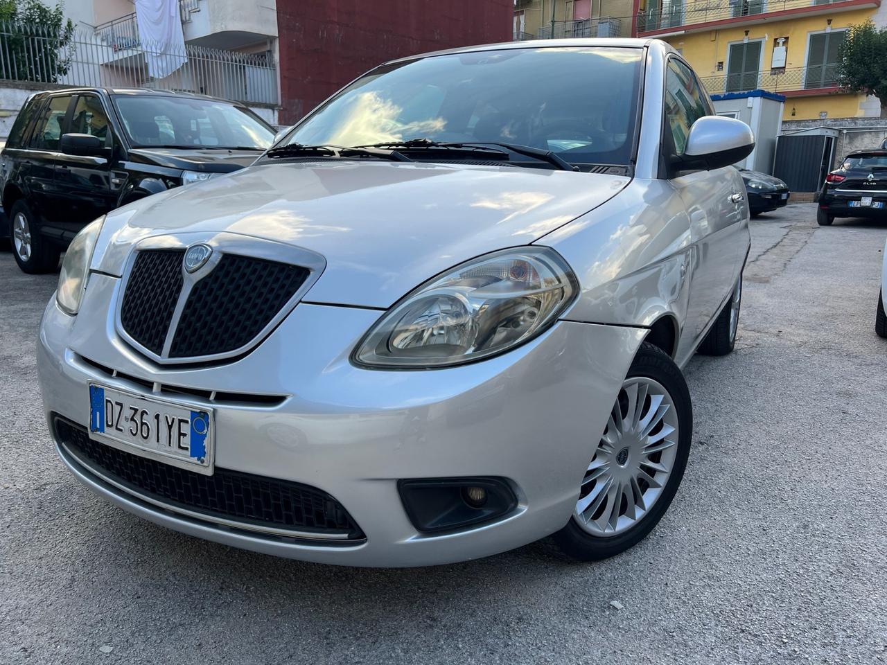 Lancia Ypsilon 1.2 Benzina Per neo patentato