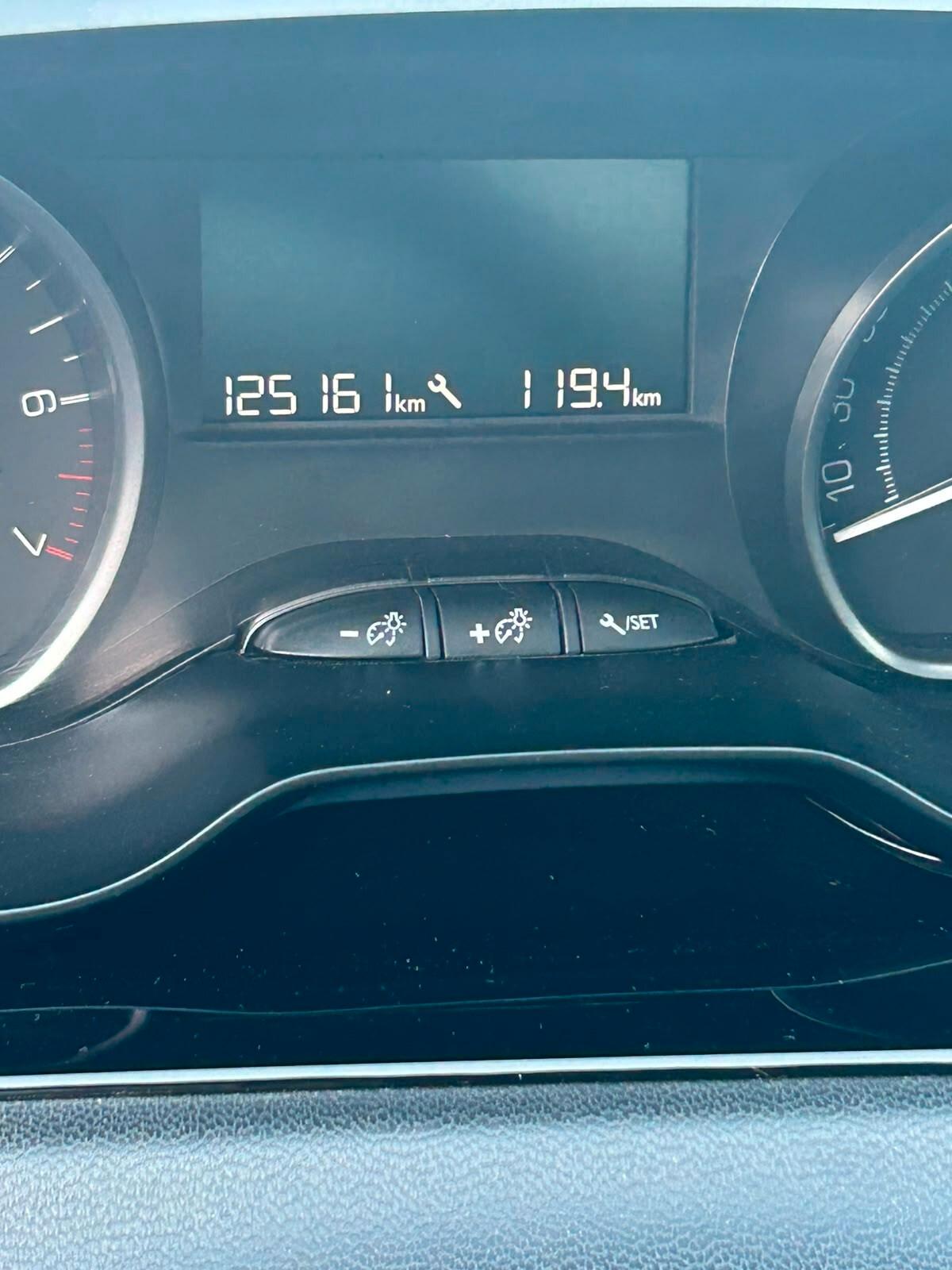 Peugeot 208 PureTech 82 5p. GPL Allure