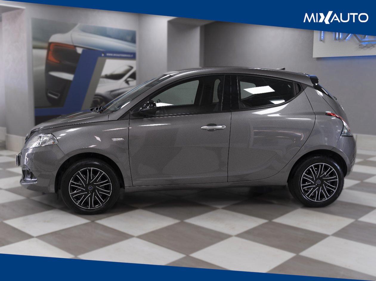 Lancia Ypsilon 1.0 Firefly Hybrid Silver 70CV 5 Porte