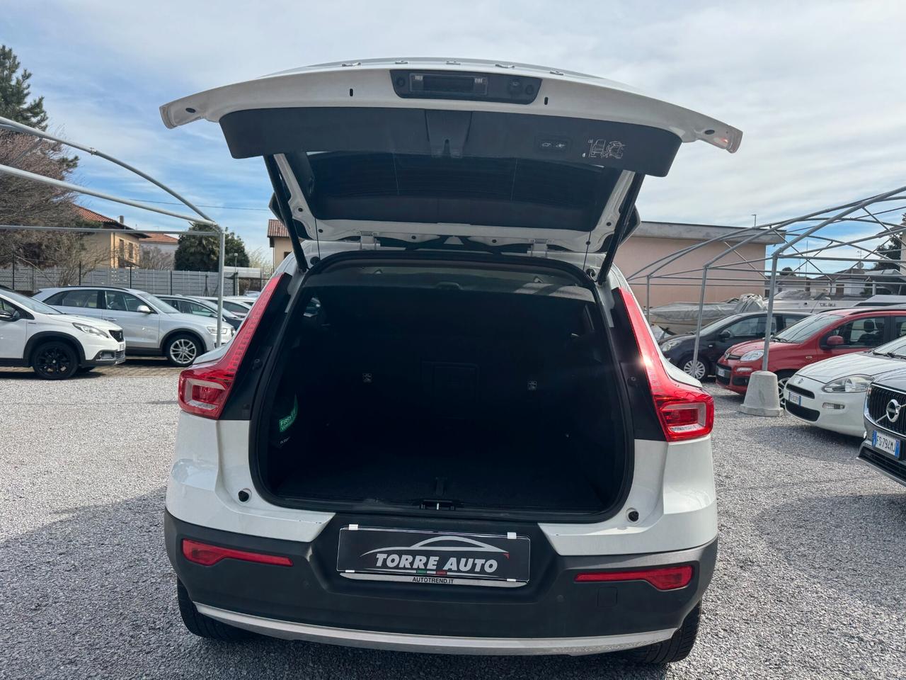 Volvo XC40 T2 Geartronic Momentum Pro