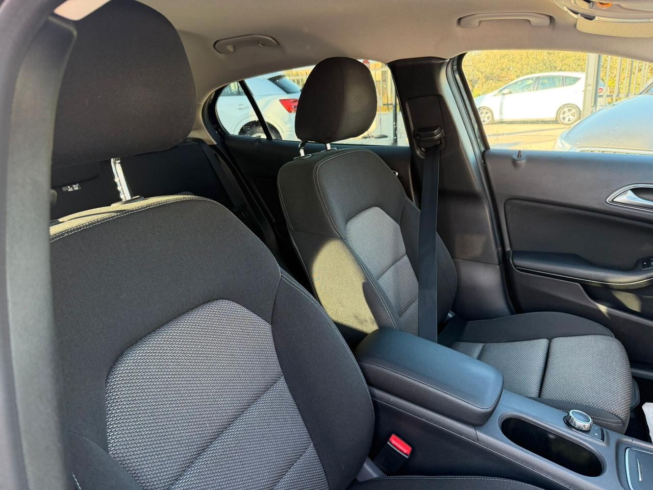 Mercedes-benz GLA 180 d Automatic Business