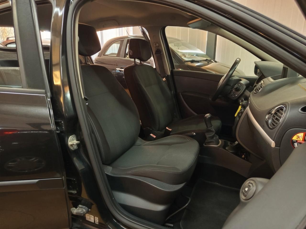 Renault Clio 1.2 16V 5 porte Luxe, 144 Mila chilometri ok neopatentati