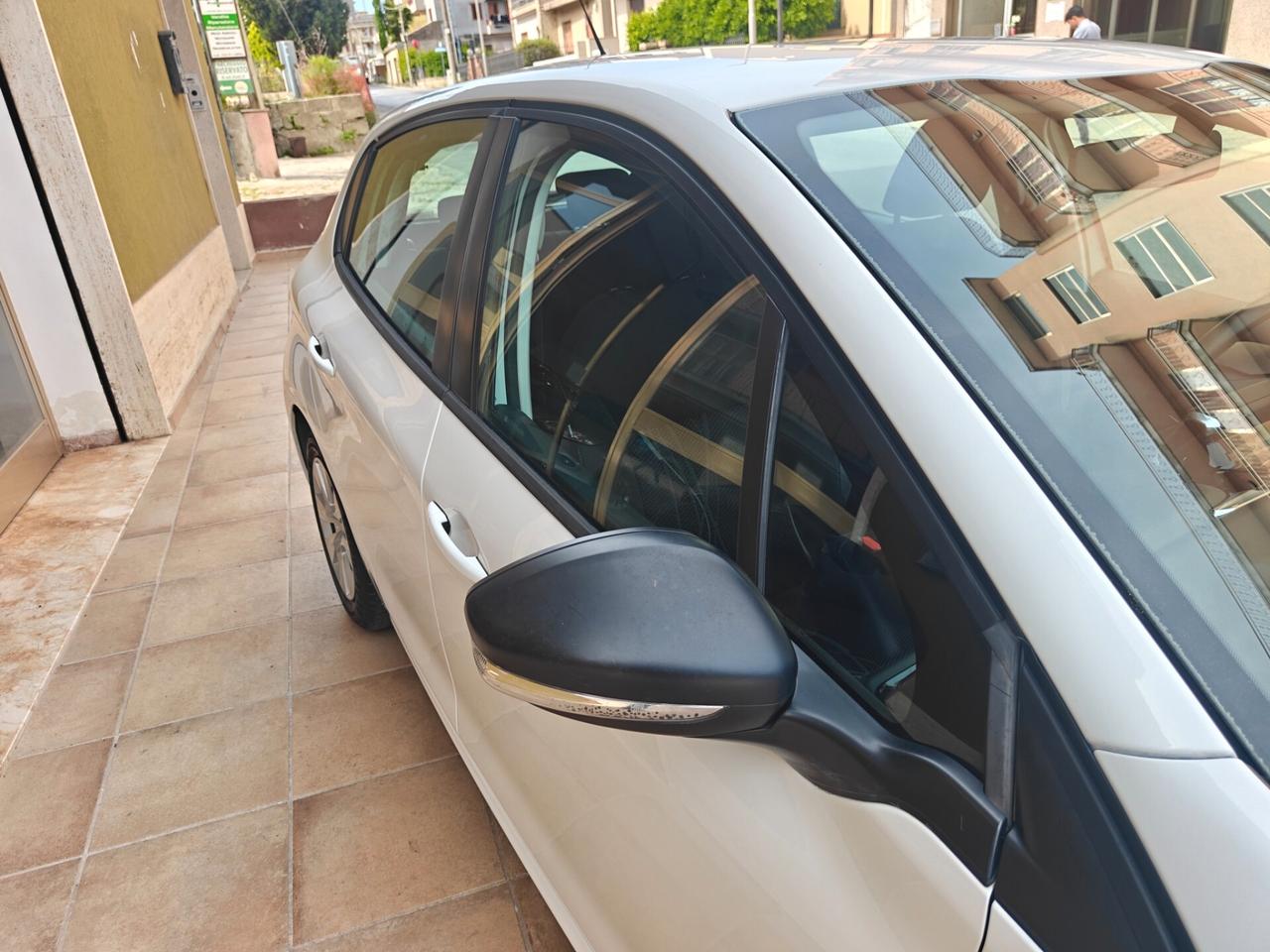 Peugeot 208 1.2 VTi Active Ok neop