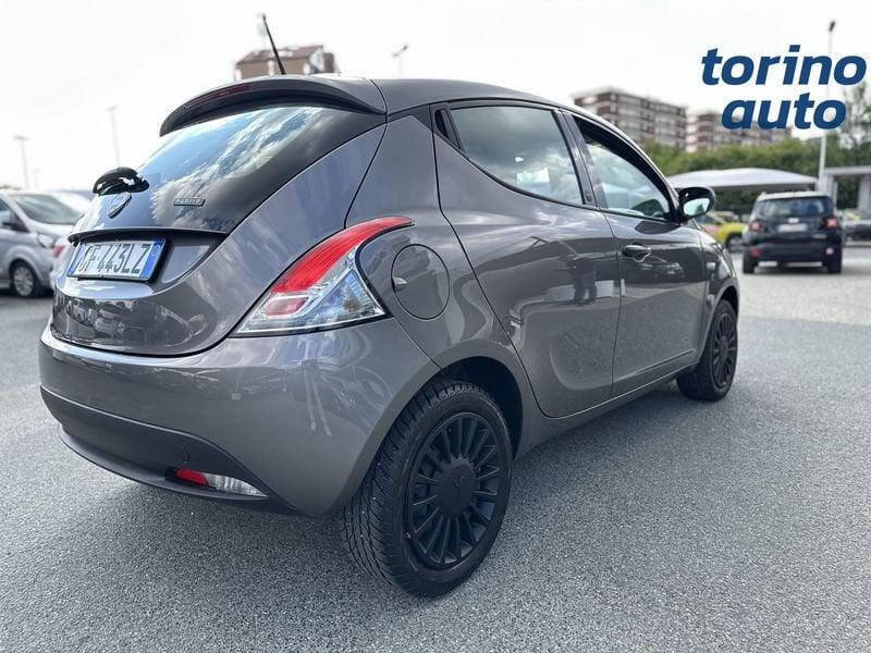 Lancia Ypsilon 1.0 FireFly 5 porte S&S Hybrid Silver