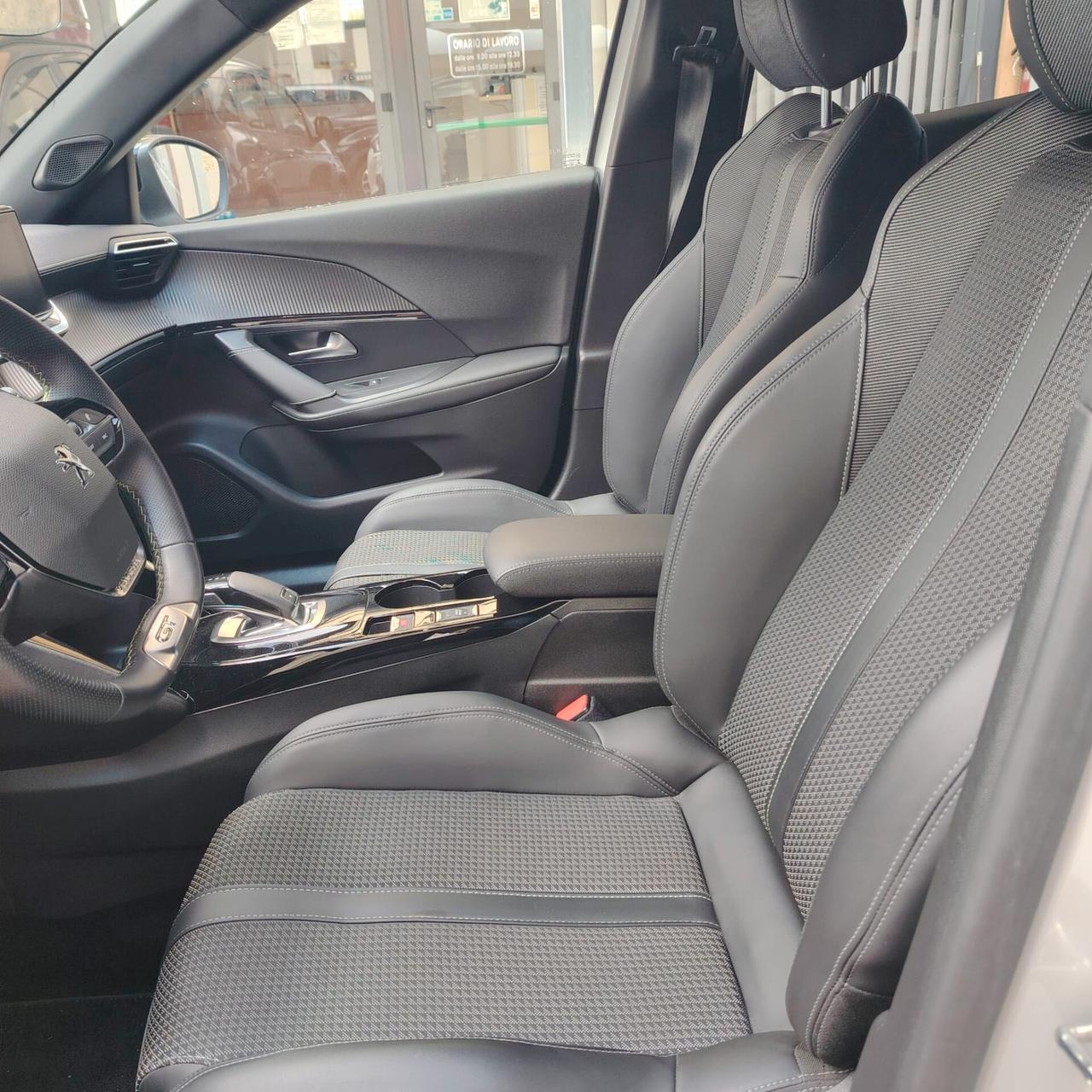 Peugeot 2008 PureTech 130 S&S GT-LINE