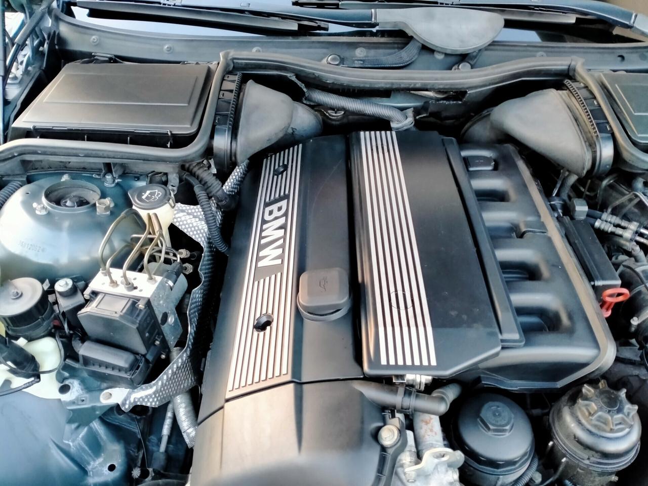 BMW 528 i E39 ATTIVA 193CV TARGA ORIGINALE / INTERNI PELLE / TETTO / AUTOMATICA