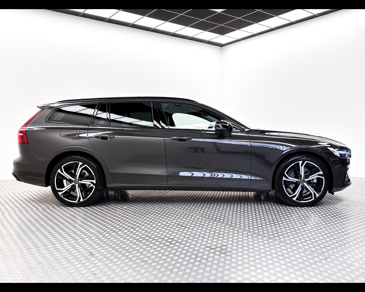 VOLVO N.V60 Plus Dark B4 AUT