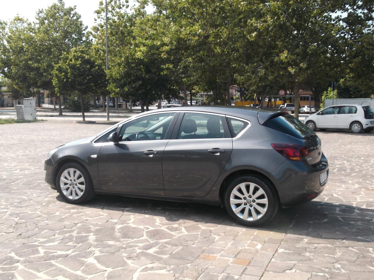 Opel Astra 1.7 CDTI Berlina Neop. 2011