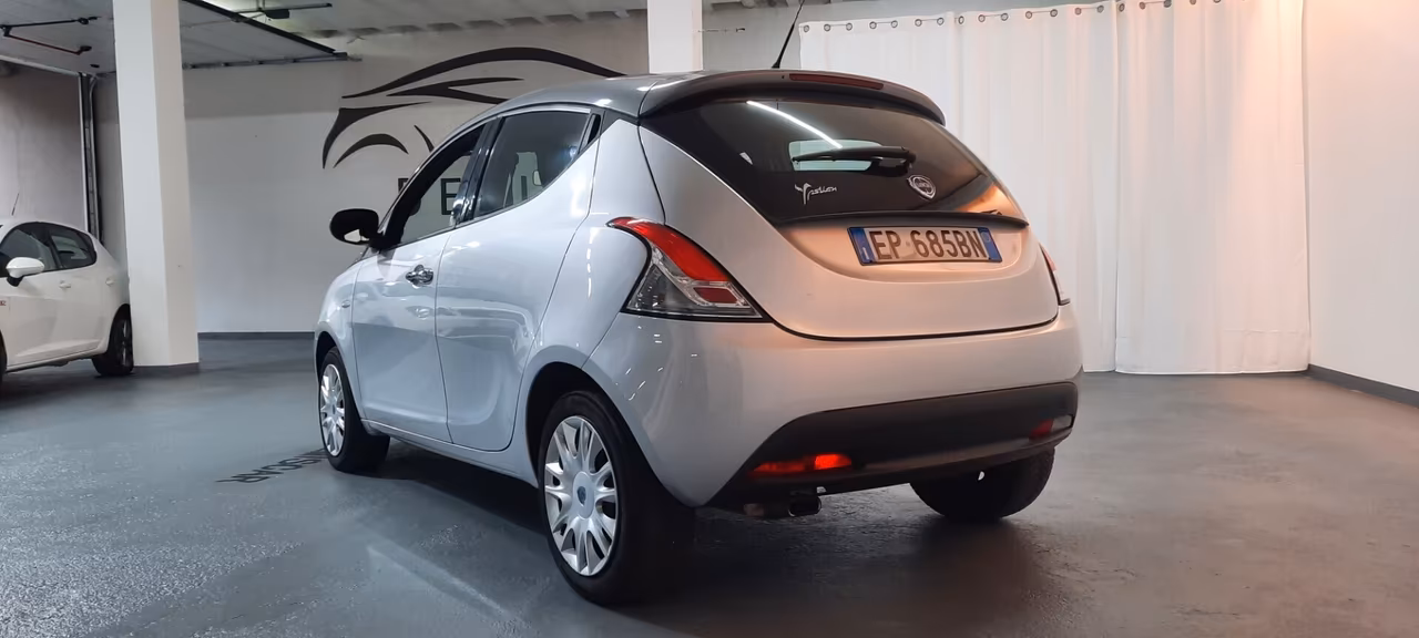 Lancia Ypsilon 1.2 69 CV 5 porte S&S Platinum