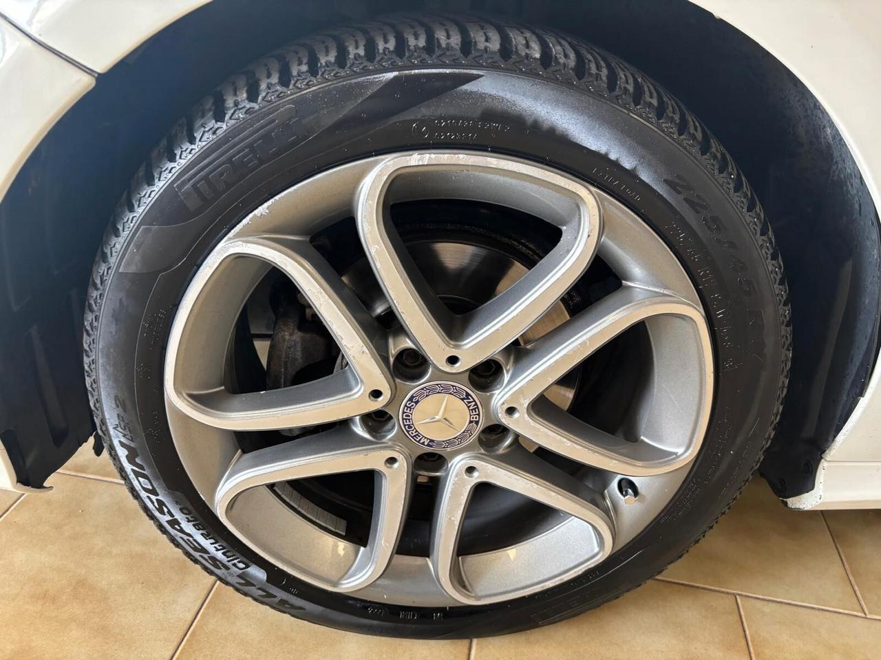 MERCEDES CLASSE A ANNO 2012 DS 1.5 ADATTA NEOPATENTATI KM 229 MILA