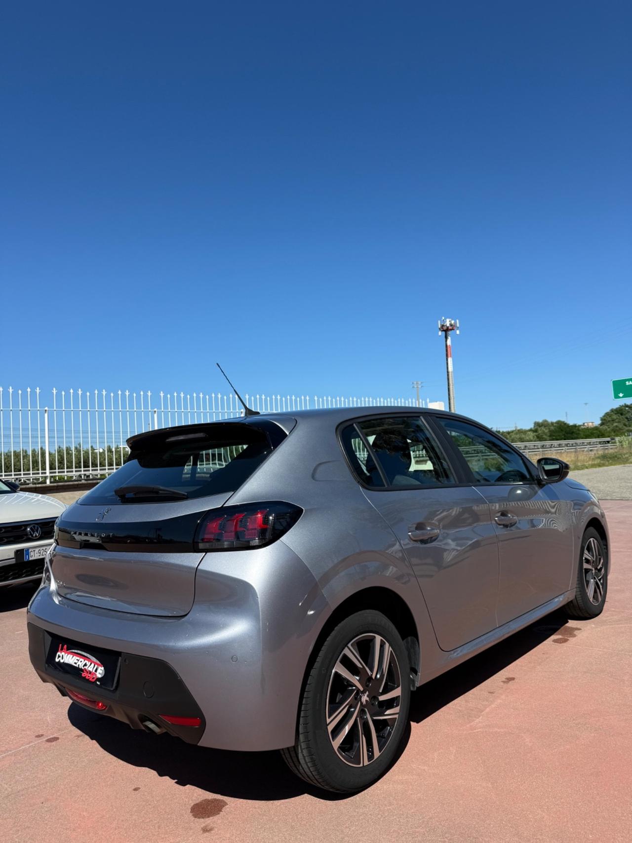 Peugeot 208 1.2 75cv 8000KM