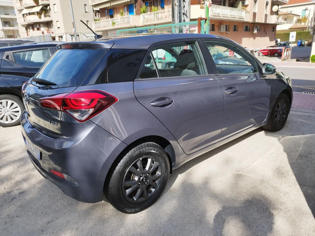 Hyundai i20 1.1 CRDi 12V 5 porte Blackline