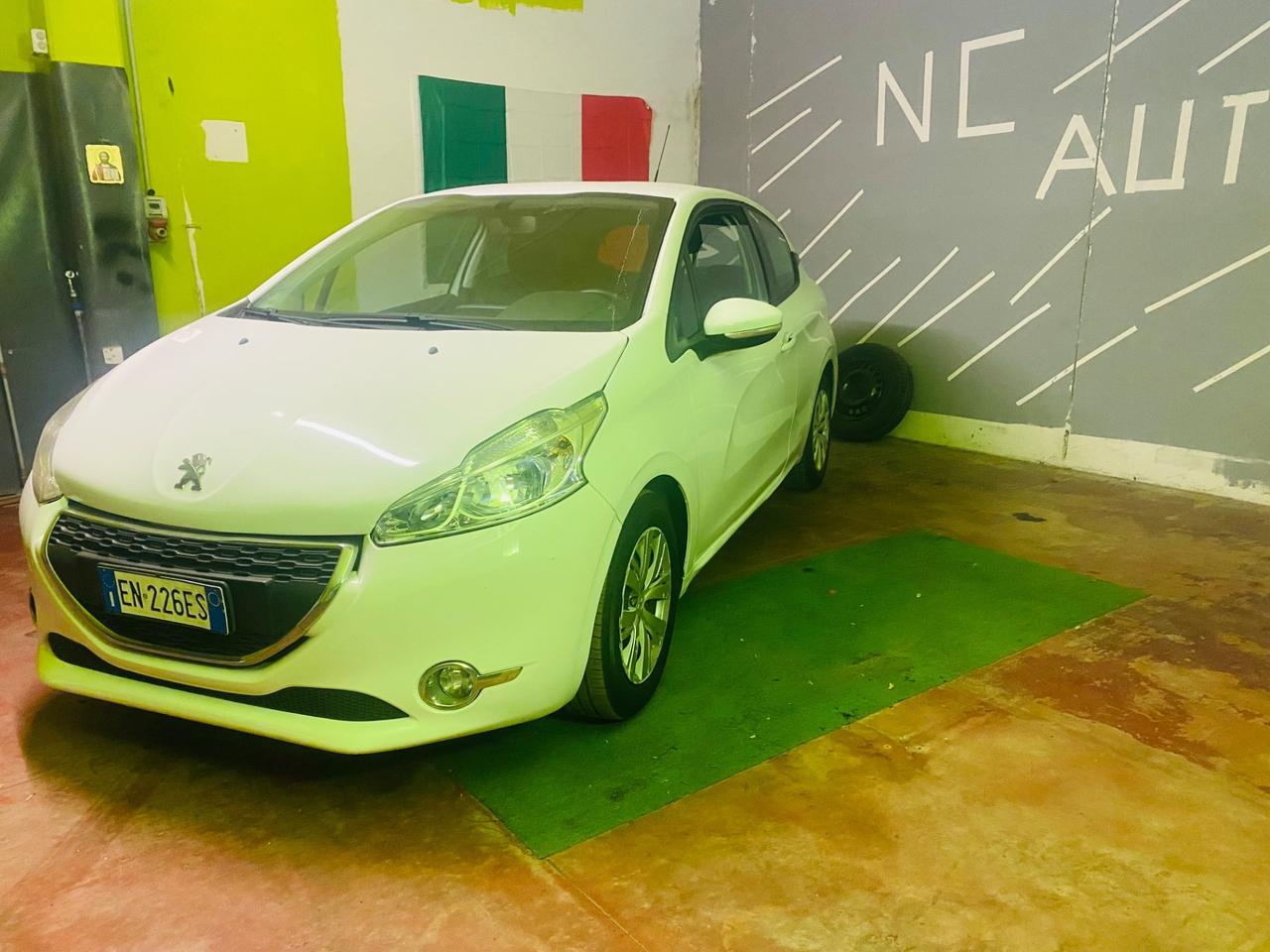 Peugeot 208 1.4 HDi 68 CV 3 porte Allure