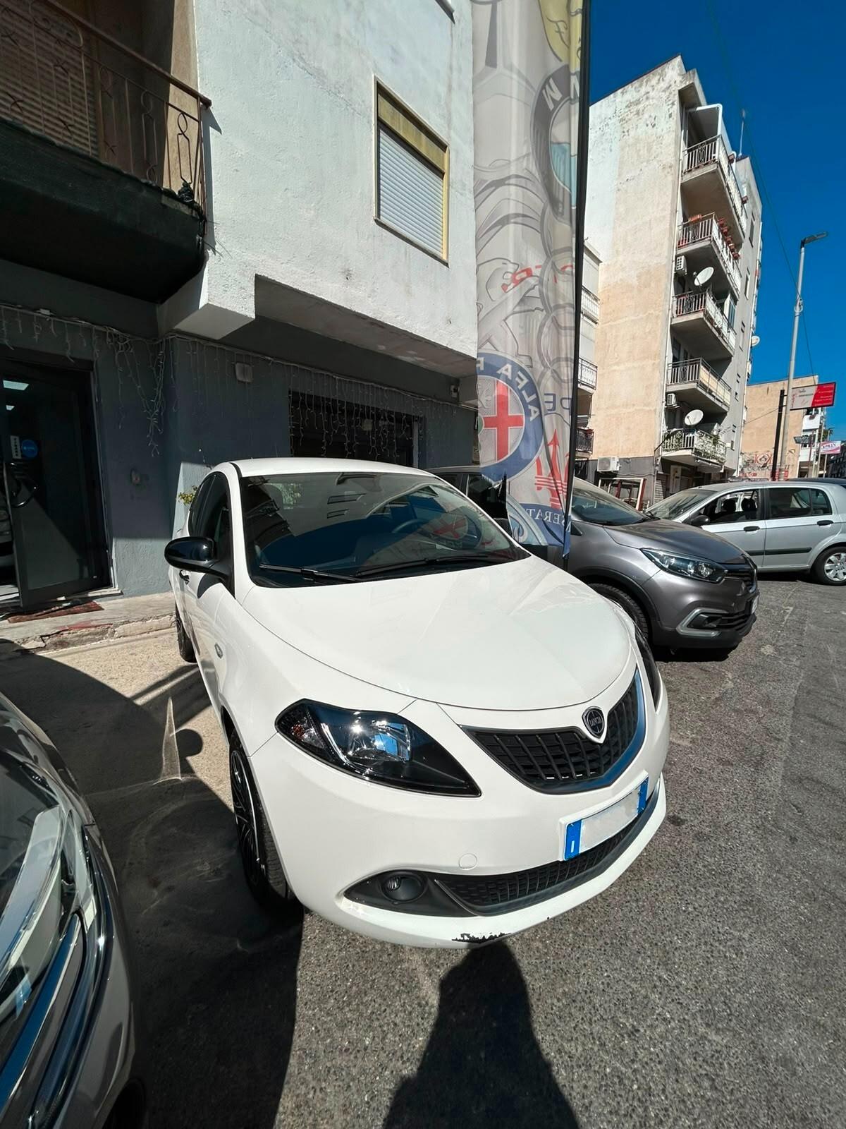 Lancia Ypsilon Hybrid 1.0 Firefly 70cv S&S GOLD