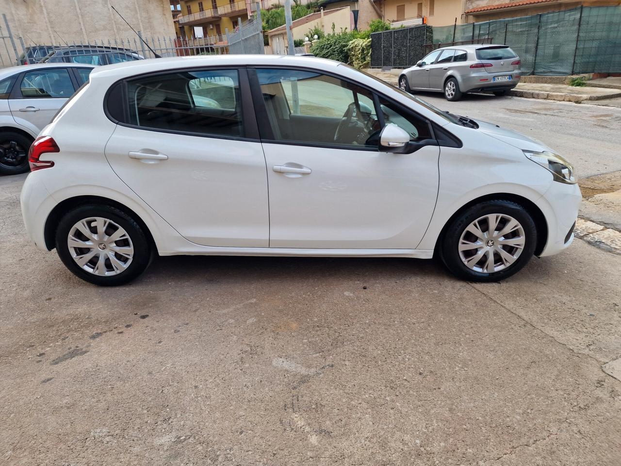 Peugeot 208 BlueHDi 75 5 porte Allure