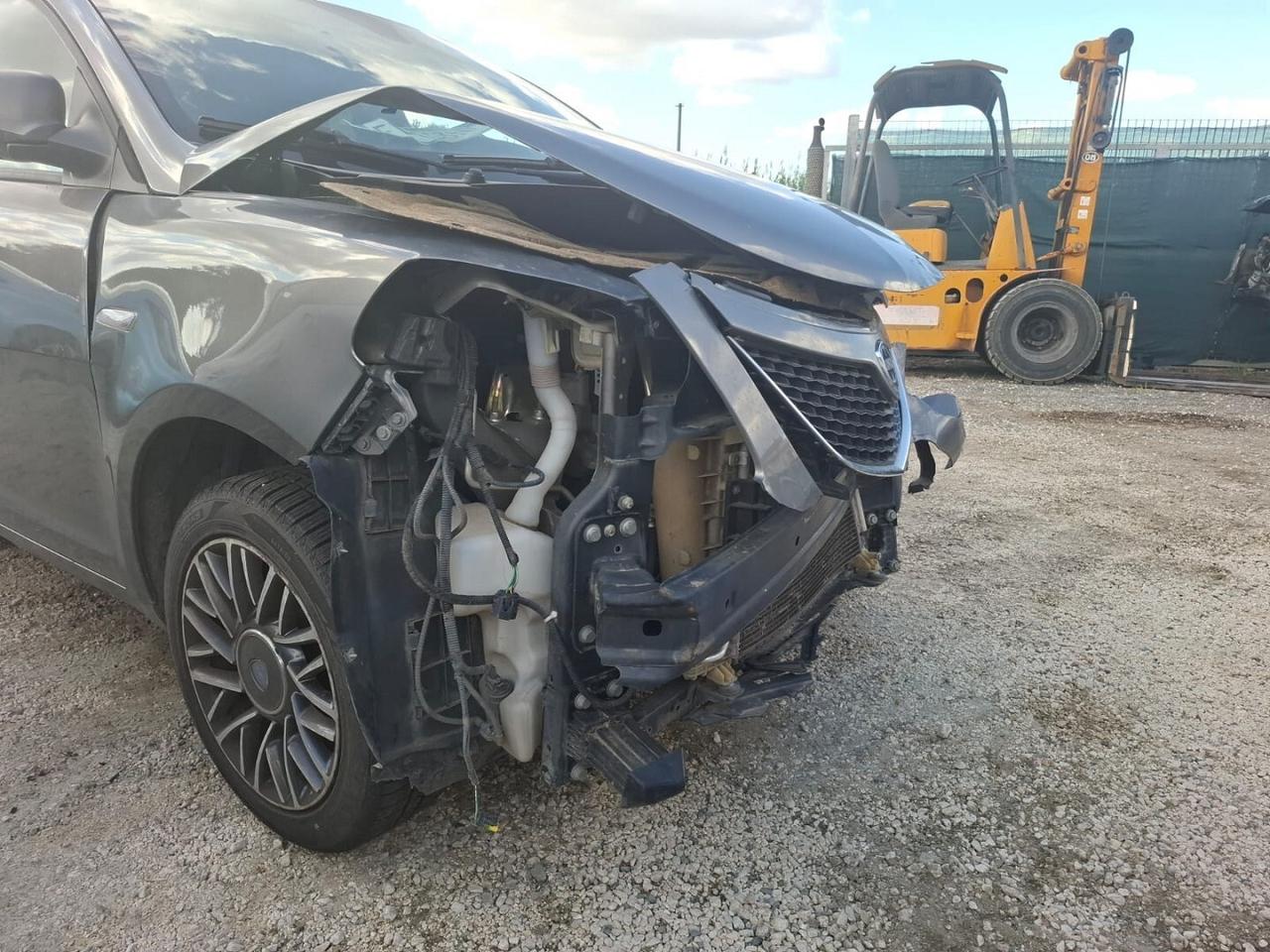 LANCIA YPSILON PLATINUM 17 INCIDENTATA MARCIANTE