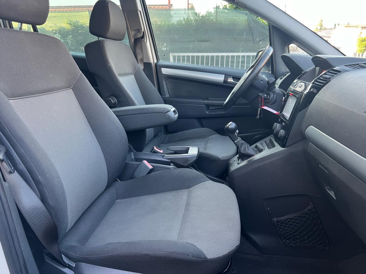 Opel Zafira 1.6 TURBO METANO 2029 7 POSTI 2013