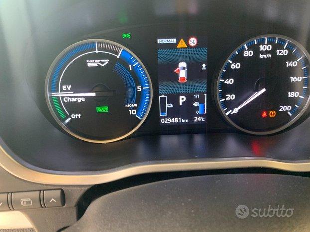 MITSUBISHI Eclipse Cross 2.4 MIVEC 4WD PHEV Inst