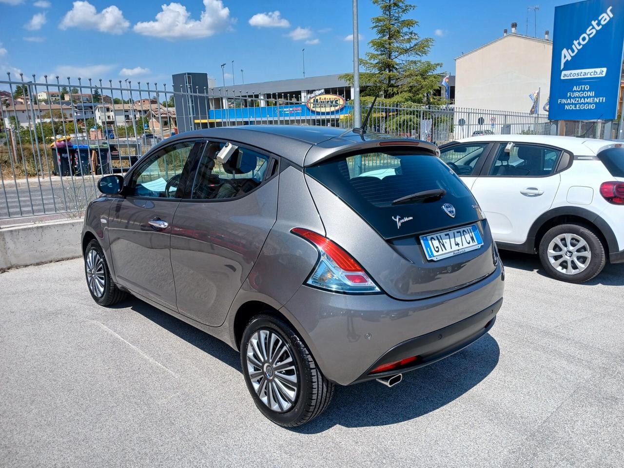 Lancia Ypsilon 1.0 HYBRID 70CV GOLD 2023