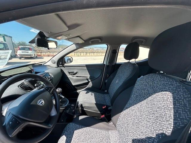 Lancia Ypsilon 1.0 FireFly 5 porte S&S Hybrid Ecochic Silver