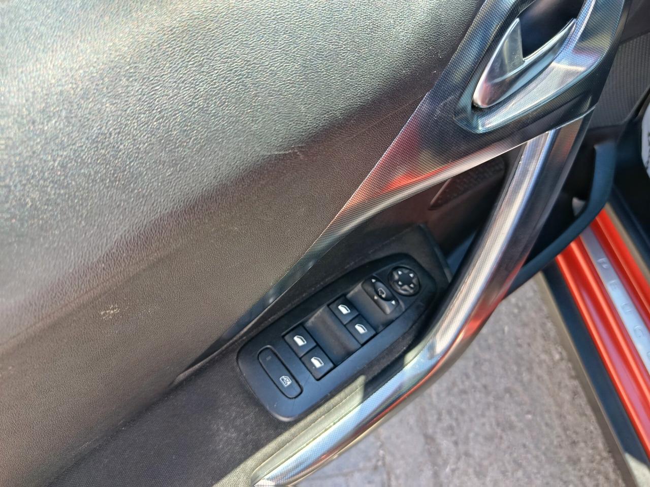 Peugeot 2008 1.6 e-HDi 92 CV Stop&Start Urban Cross