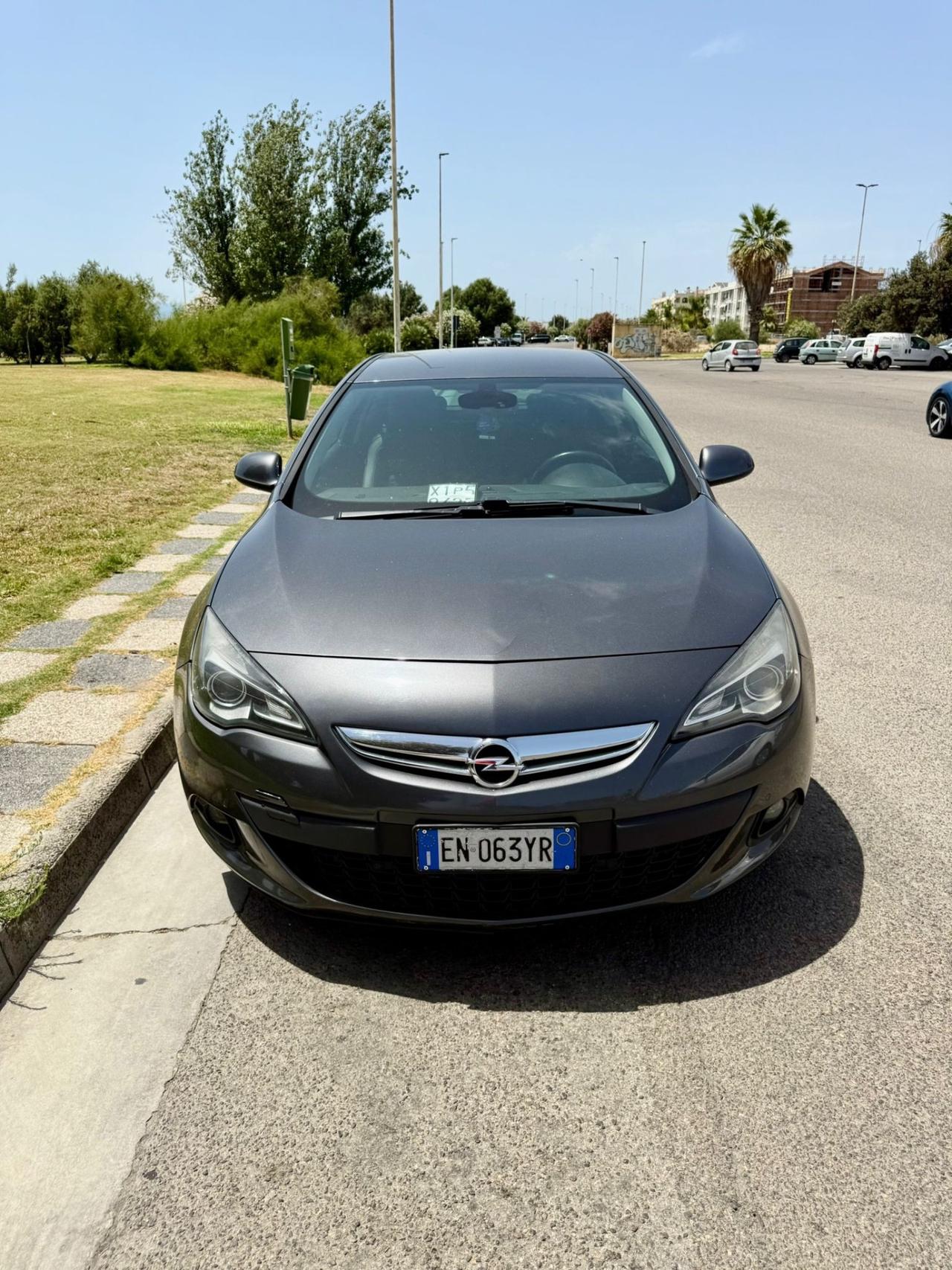 Opel Astra 2.0 CDTI 165CV - Navi-Cerchi 19