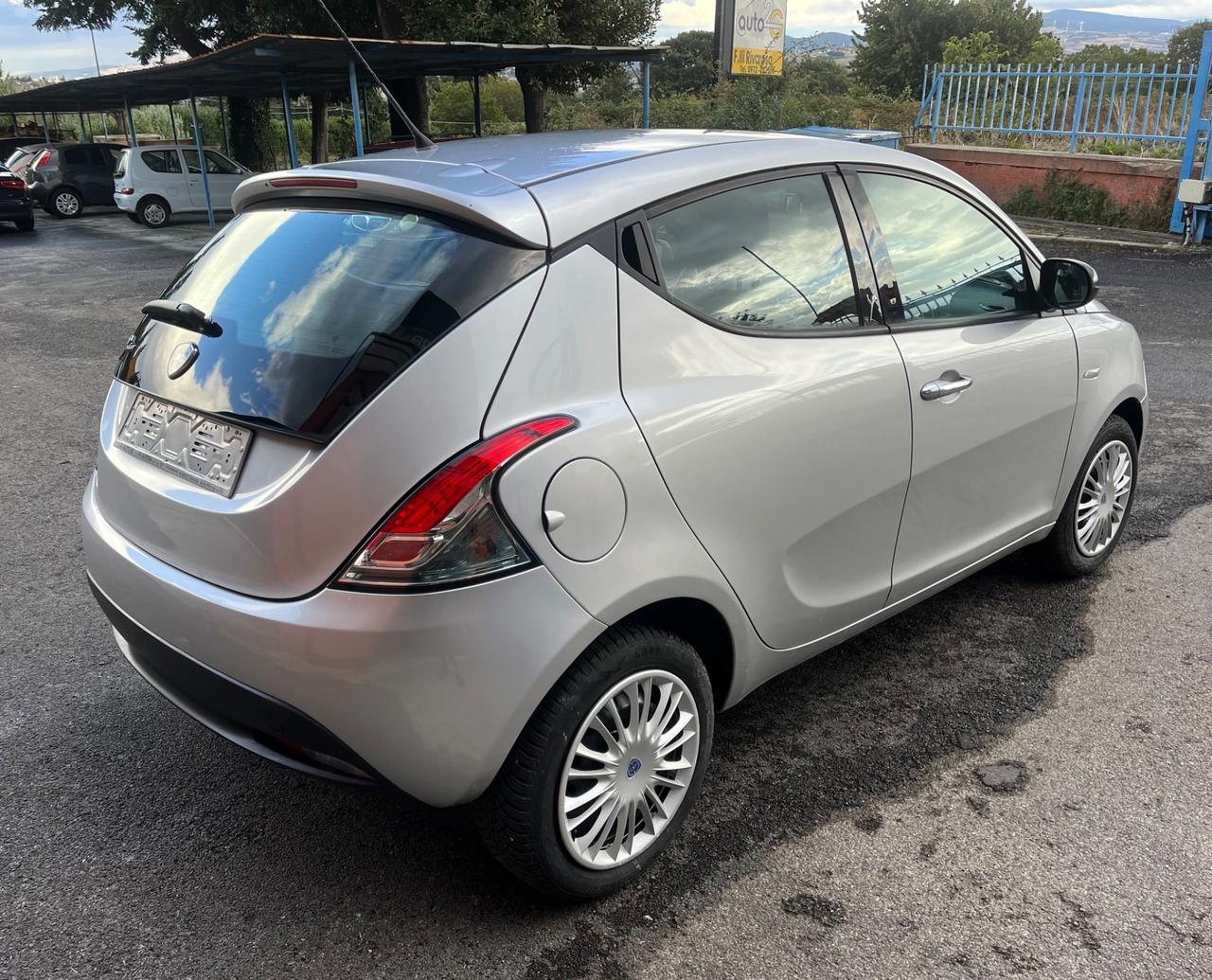 Lancia Ypsilon 1.2 69 CV5porte Silver-soloKm47500-
