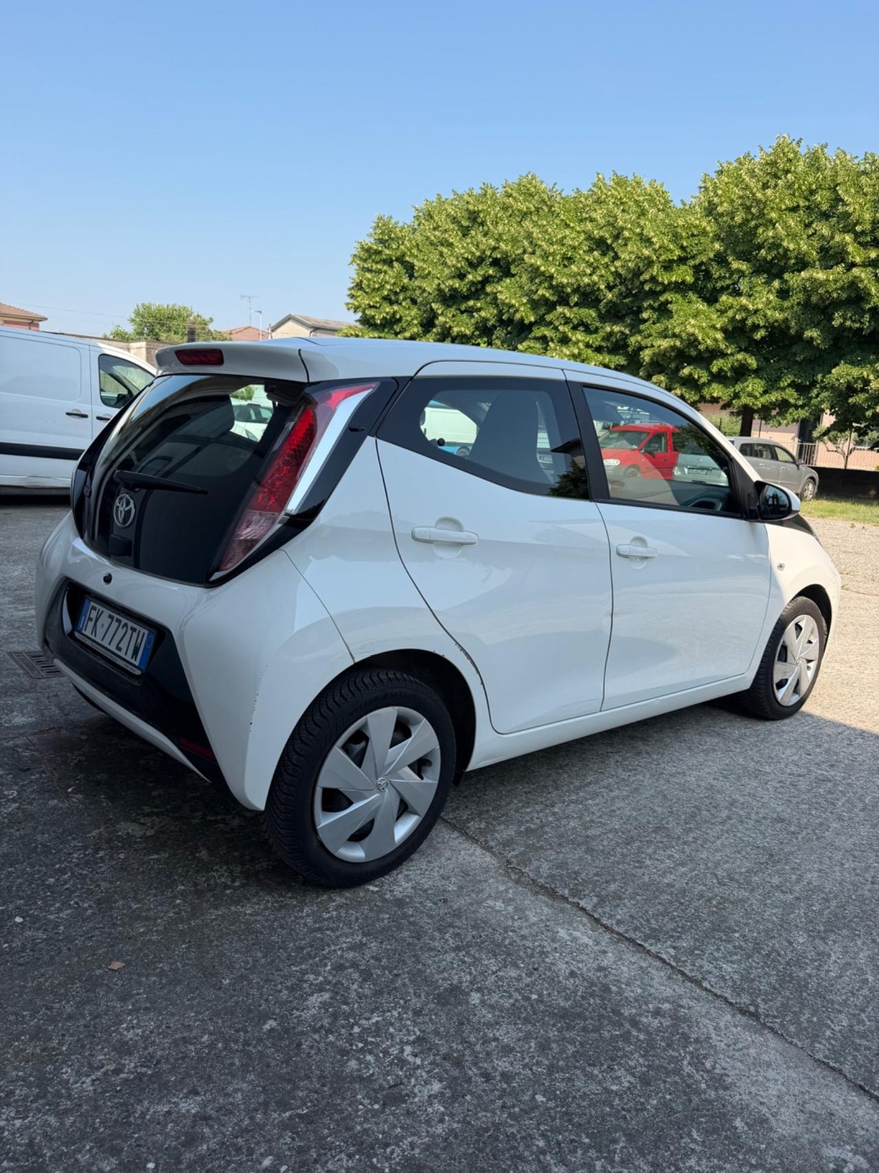Toyota Aygo 1.0 VVT-i 69 CV 5 porte x-black TSS
