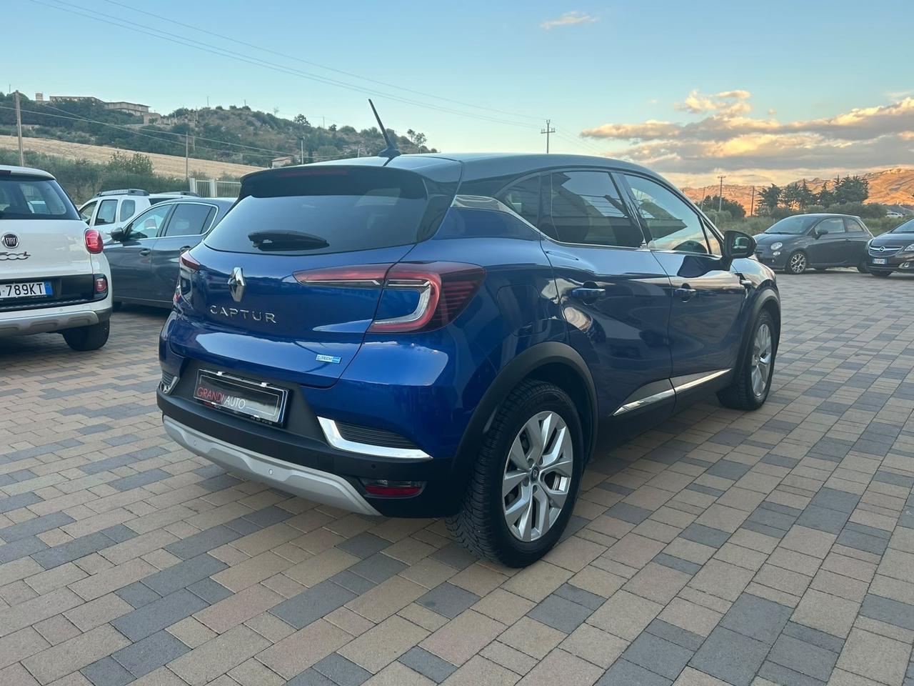 Renault Captur Plug-in Hybrid E-Tech 160 CV Initiale Paris