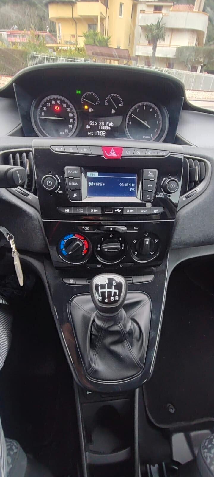 Lancia Ypsilon 1.0 FireFly 5 porte Hybrid neopatentati 12 mesi garanzia