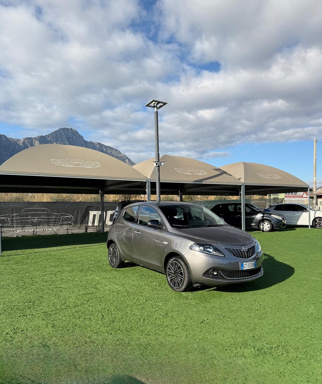 Lancia Ypsilon 1.0 5 porte Hybrid Gold