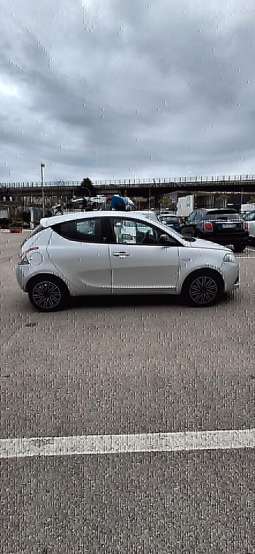 Lancia Ypsilon 1.2 69 CV 5 porte GPL Ecochic Platinum