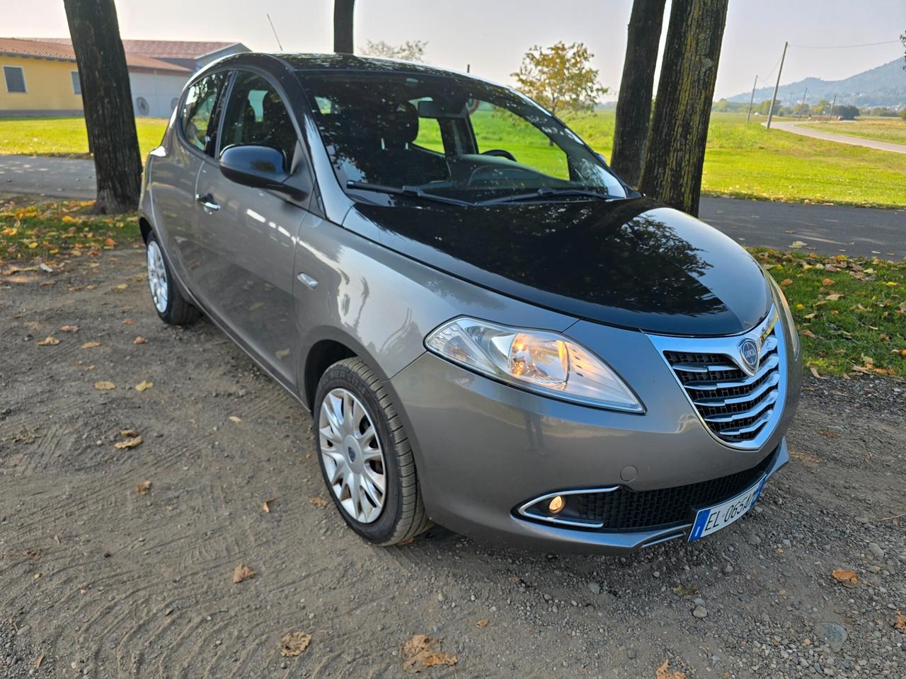 Lancia Ypsilon 1.2 69 CV 5 porte S&S Bi Color
