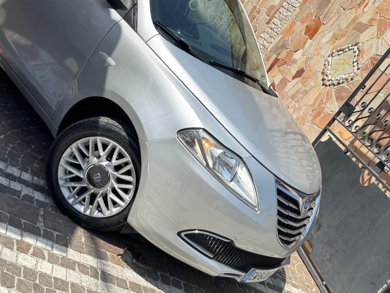 Lancia Ypsilon 1.2 69 CV 5 porte S&S Silver