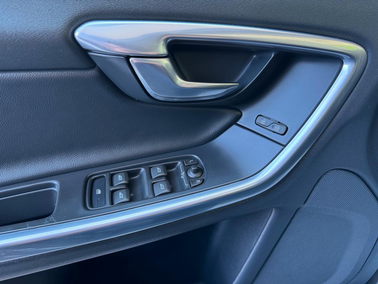 Volvo V60 1.6 d2 Momentum Powershift GARANZIA24MES