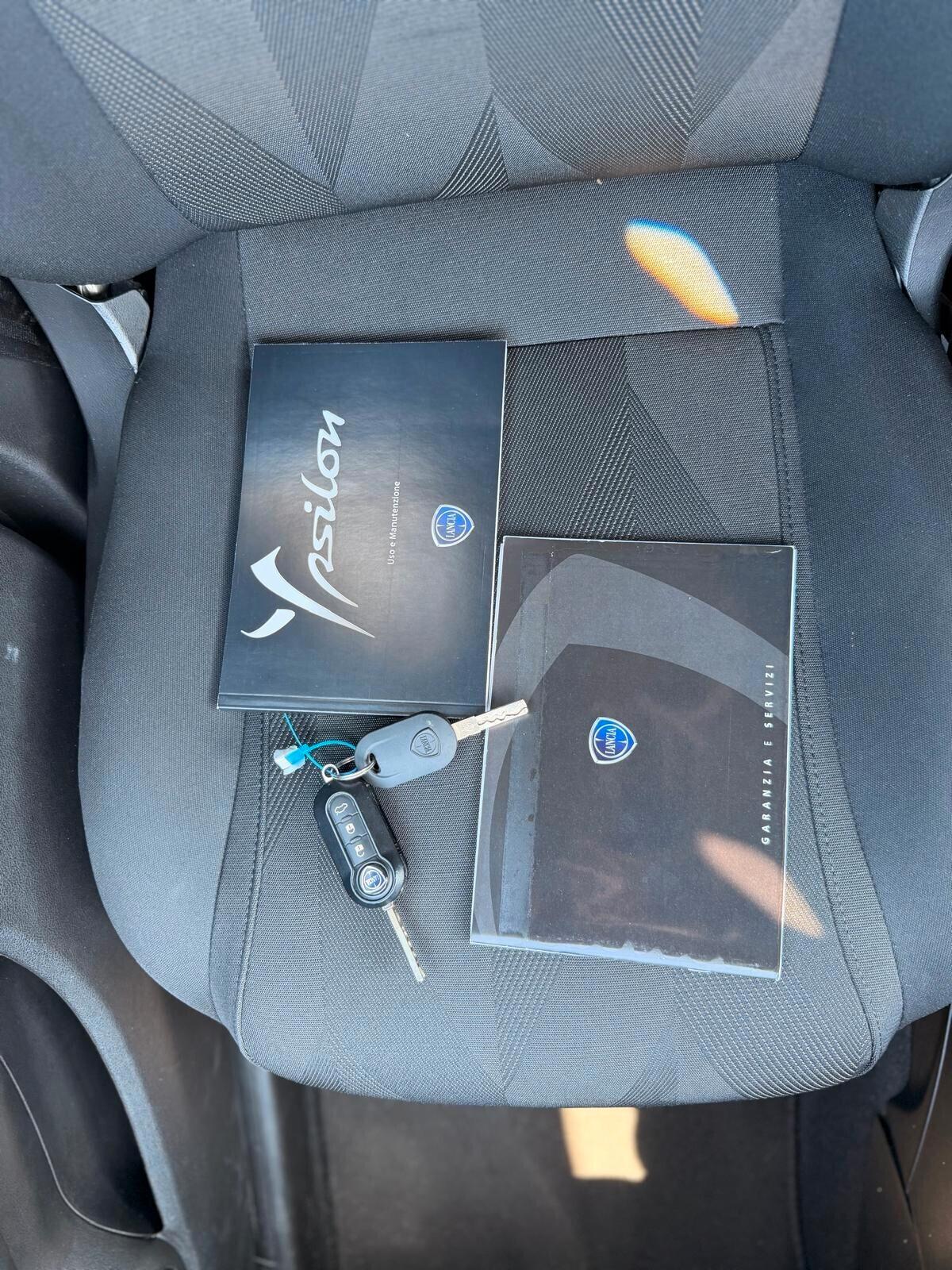 Lancia Ypsilon 1.2 69 CV 5 porte S&S Platinum