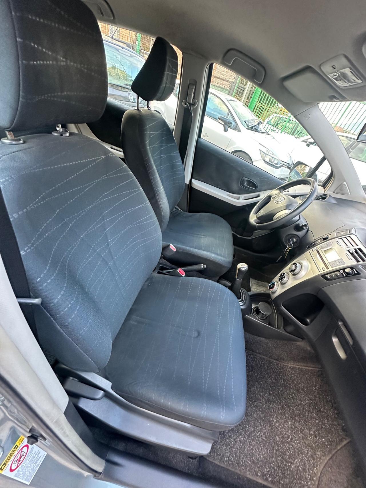 Toyota Yaris 1.0 5 porte