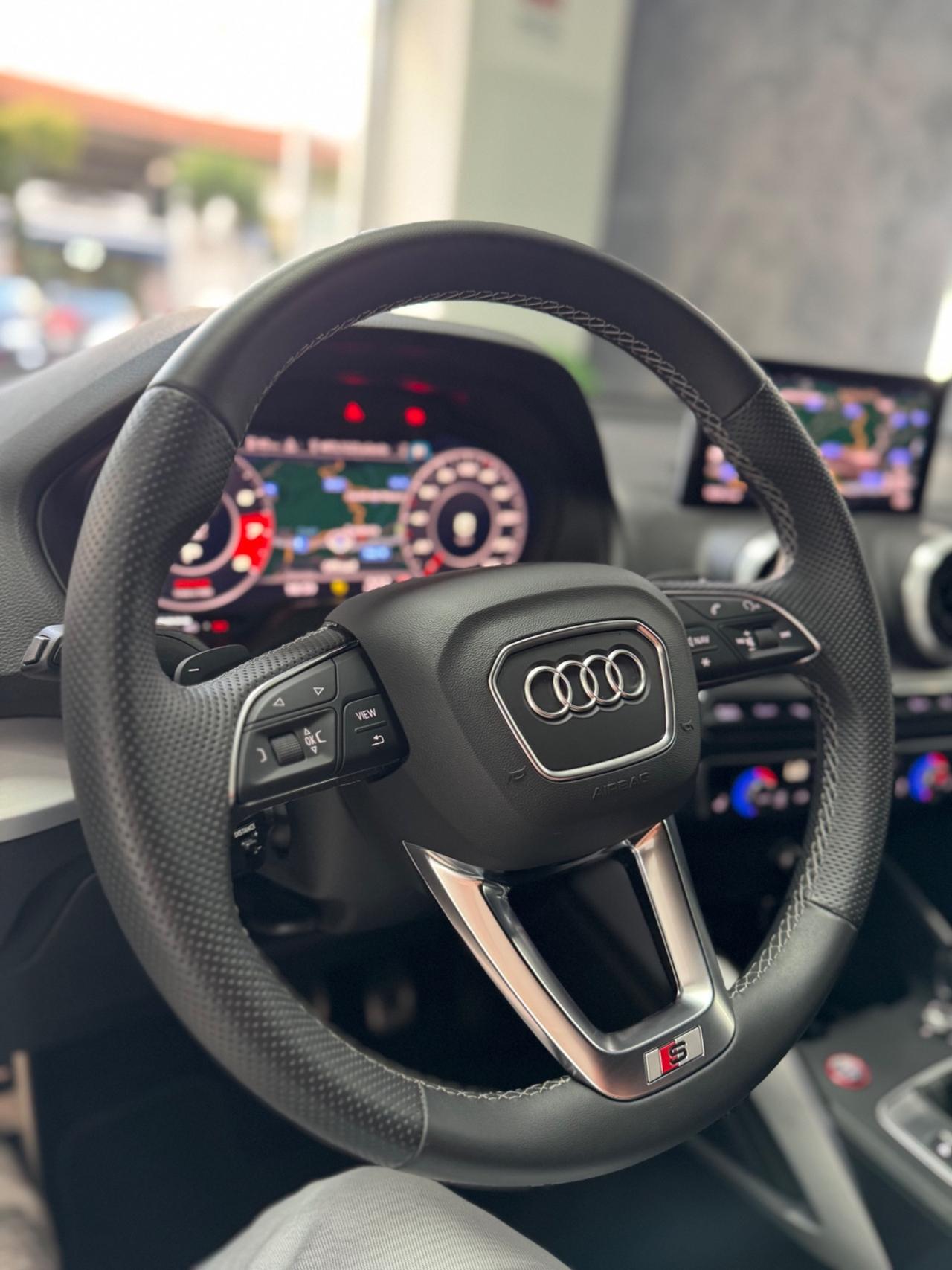 Audi Q2 SQ2 TFSI quattro S tronic sport attitude
