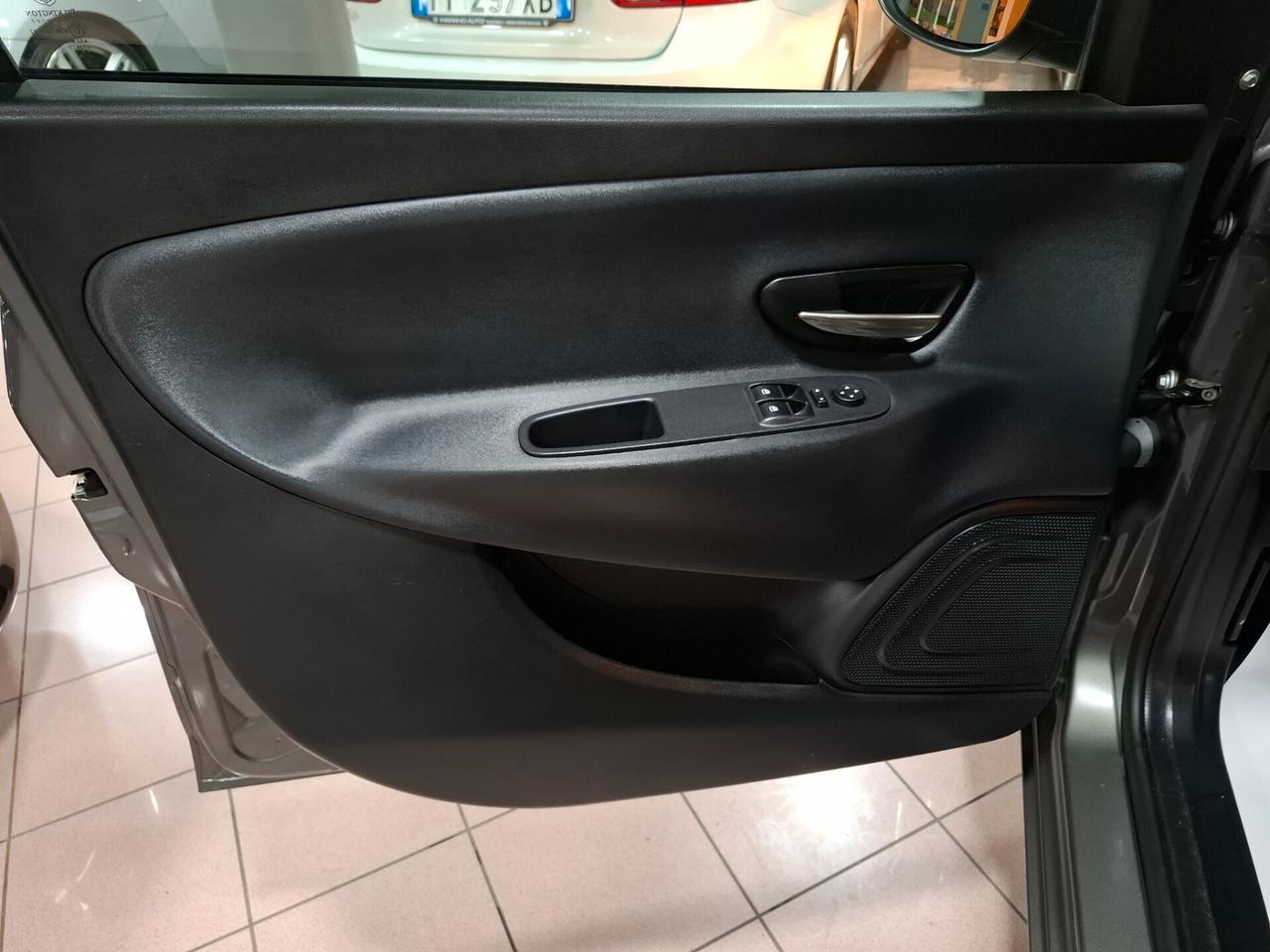 Lancia Ypsilon 1.2 benzina Silver Neopatentato