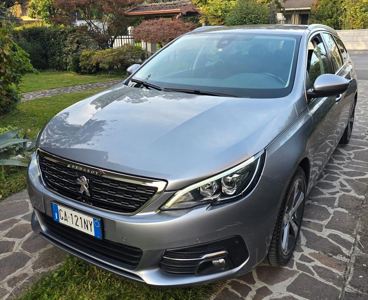 Peugeot 308 BlueHDi 130 S&S EAT8 SW Allure
