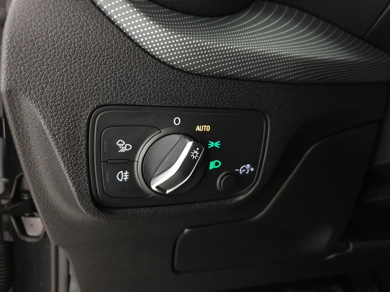 30TDI 116CV S tronic Identity Black