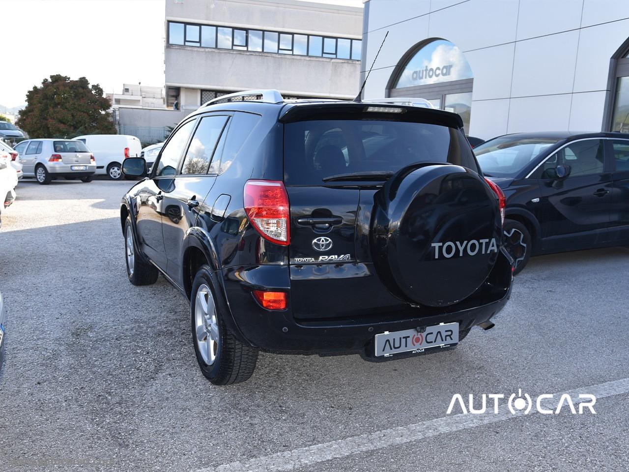 TOYOTA RAV4 2.2 D-4D 177 CV Luxury