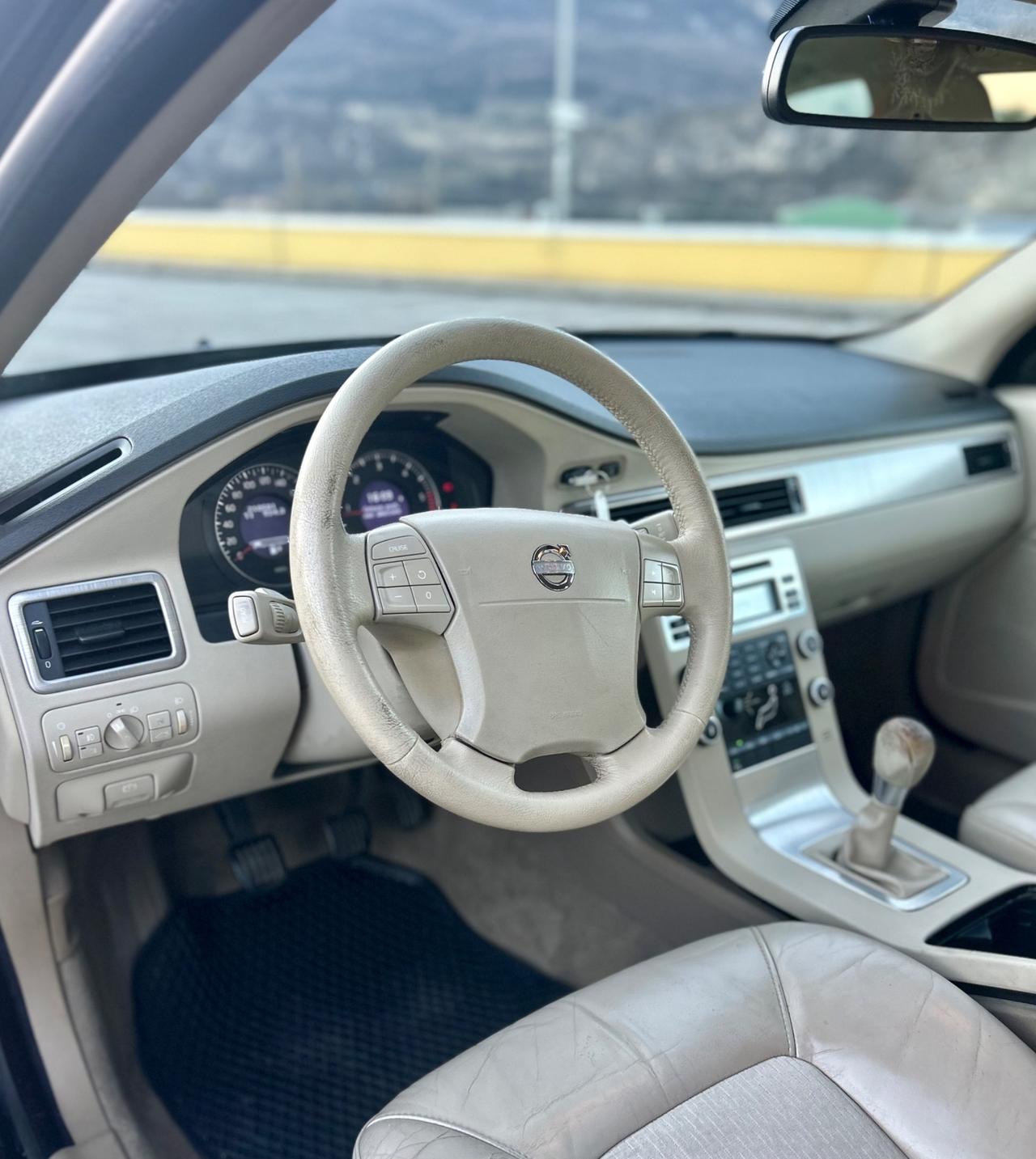 Volvo V70 2.0 D R-Design 2010