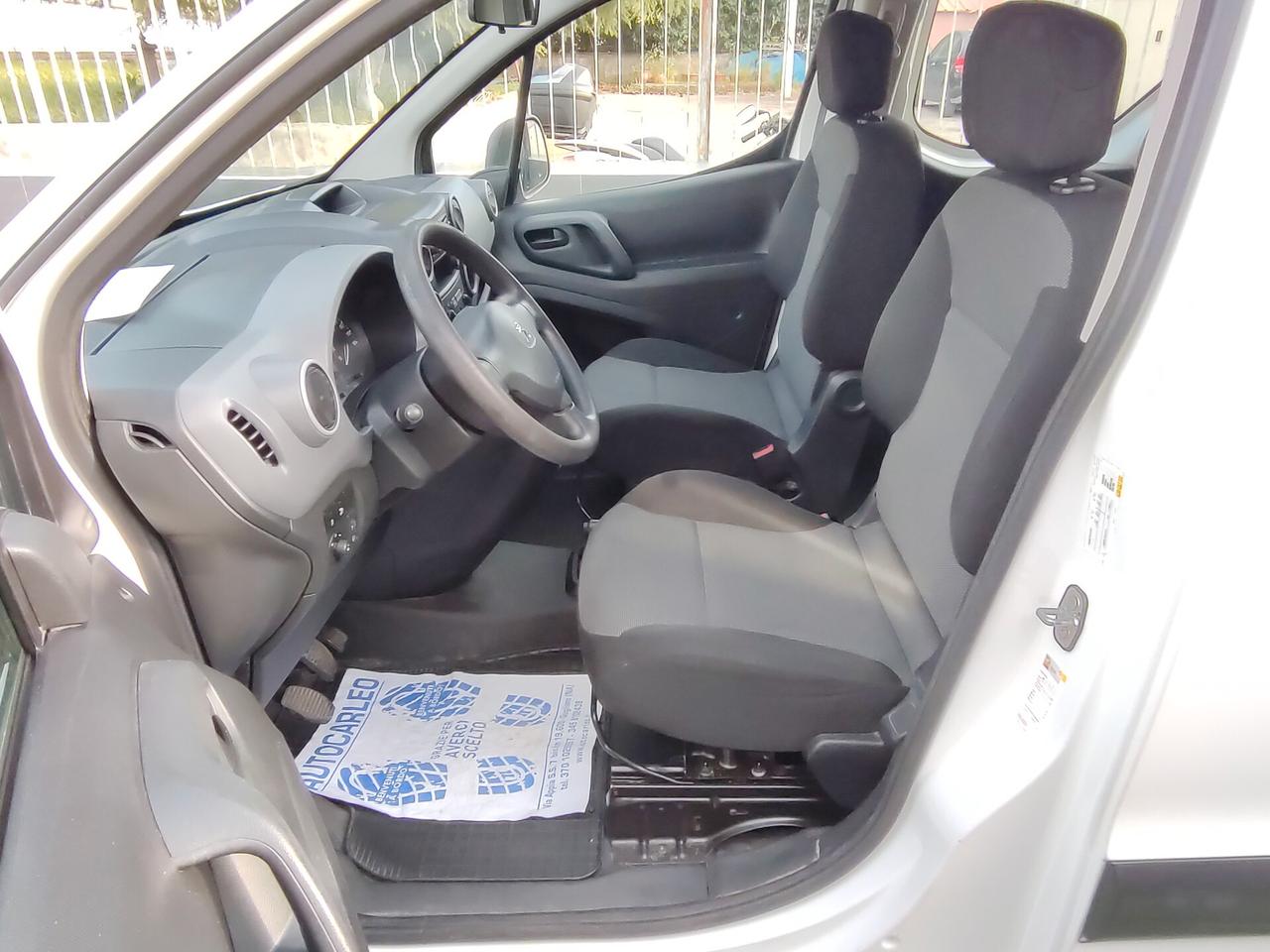 Peugeot Partner maxi prolungato 5 posti