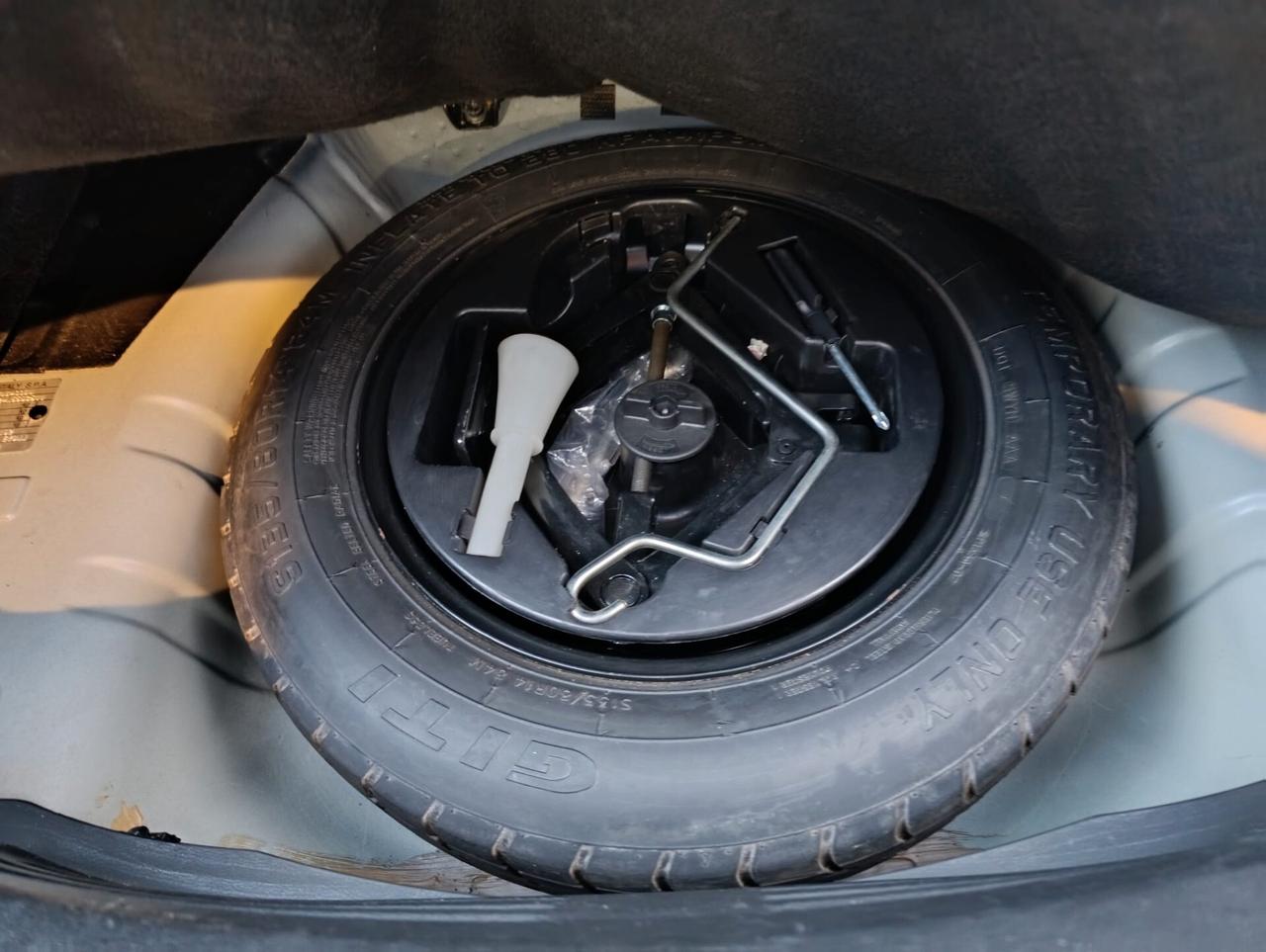 Lancia Ypsilon 1.0 FireFly 5 porte S&S Hybrid Silver